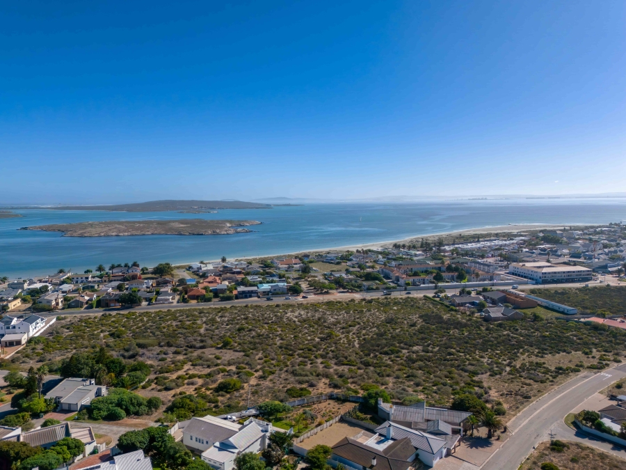 8 Bedroom Property for Sale in Middedorp Western Cape